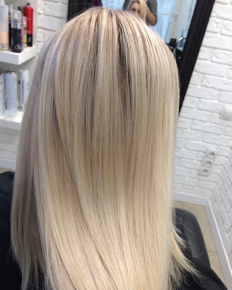 фарбування волосся блонд з темними корінцями сіль-переце